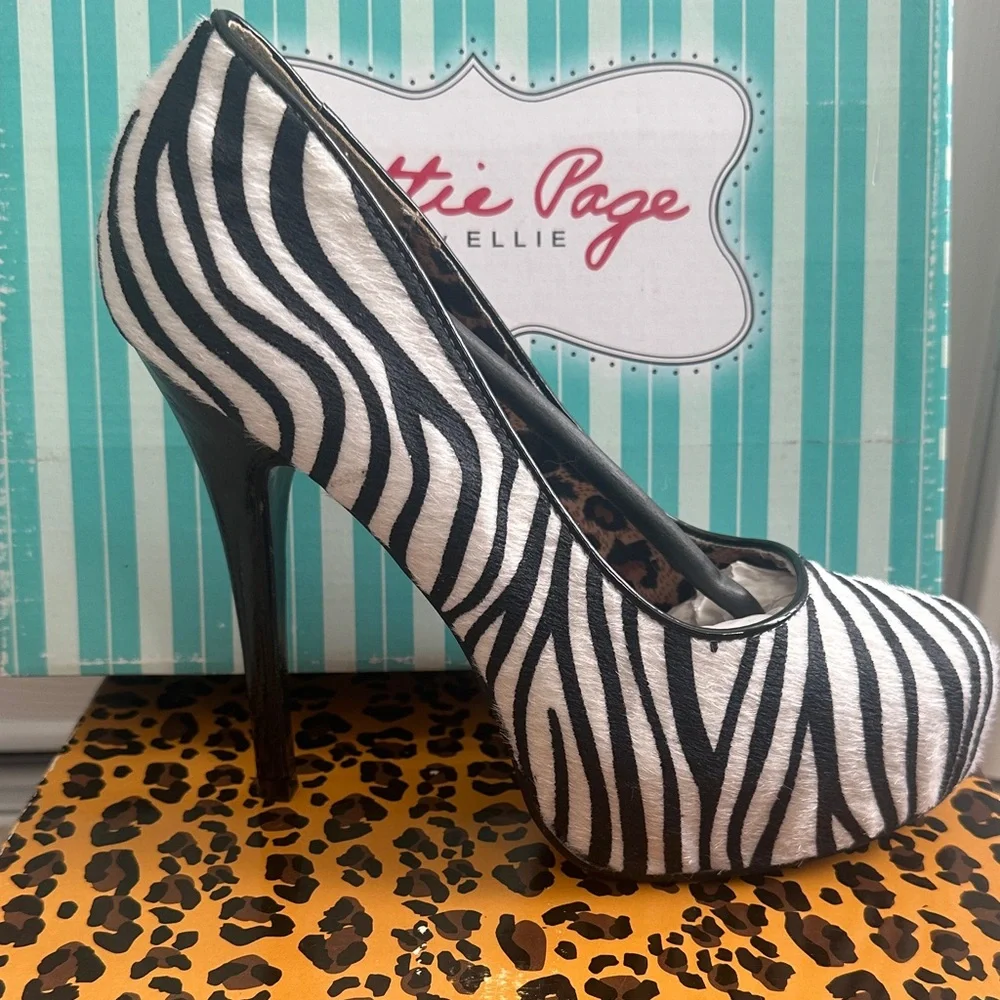 Bettie Page Zebra Stripe Heels - Picture 2 of 6